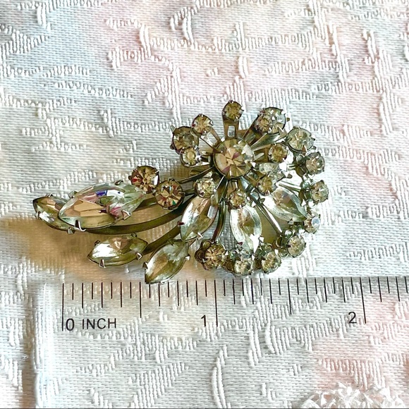 Vintage Rhinestone Clip On Earrings - Picture 8 of 9